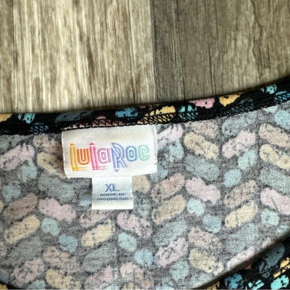 Lula Roe Women’s XL Tshirt, Pattern - Picture 2 of 5